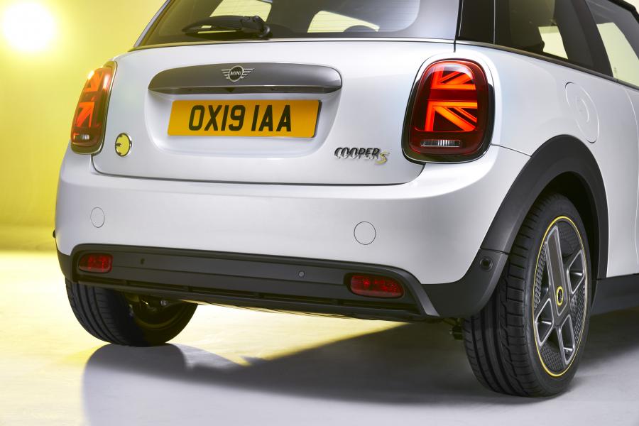 Детали экстерьера Mini Cooper SE (F56) 2019 года  (WW) (фото 90 из 132)